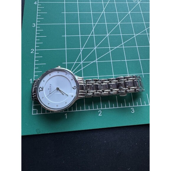 Skagen Women's Wristwatch Silver Stainless Steel Analog Dial Quartz Watch - Picture 9 of 9